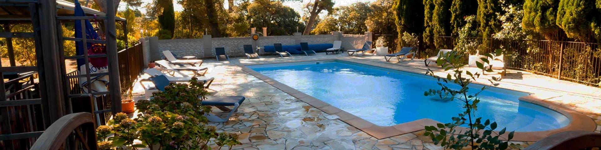 Château Borie Neuve ofrece casas rurales vinícolas y casas de huéspedes de alquiler en el Aude, con piscina exterior