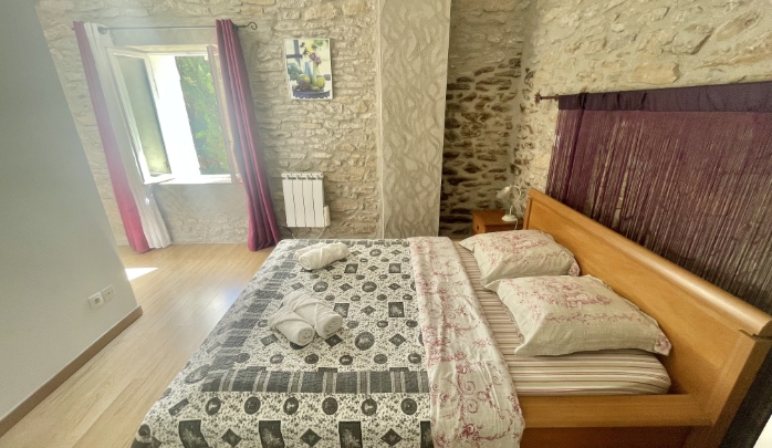 Twin bedded room, Le Grenache winegrower's gite for rent at Château Borie Neuve in Badens, Aude