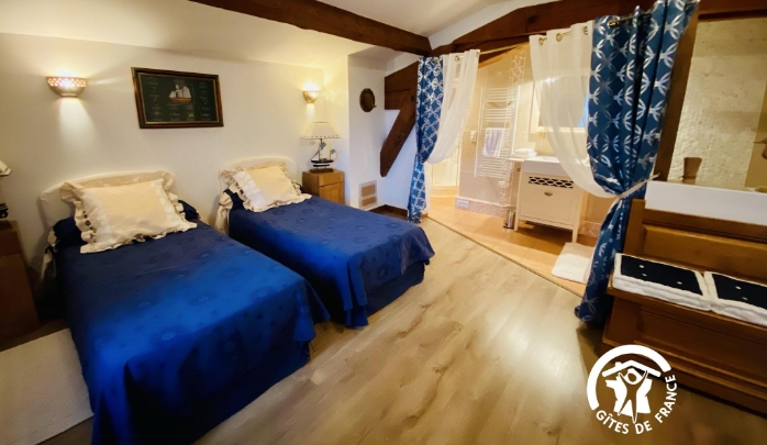 Suite con cama de matrimonio en la chambre d'hôte le Havre, alquilada en el Château Borie Neuve, cerca de Carcasona