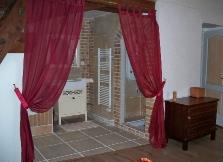 Baño privado diáfano en la habitación de invitados de Marrakech, alquilada en el Château Borie Neuve, en el Aude