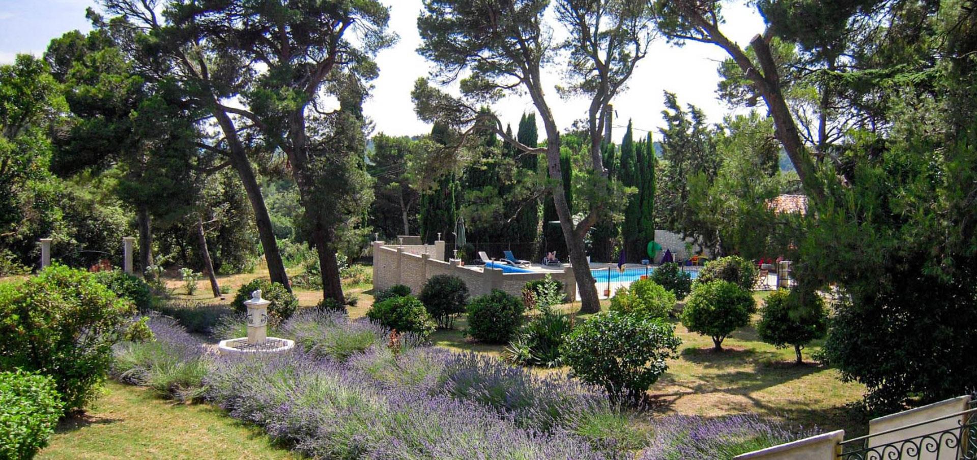 Château Borie Neuve, finca familiar en el Minervois con piscina